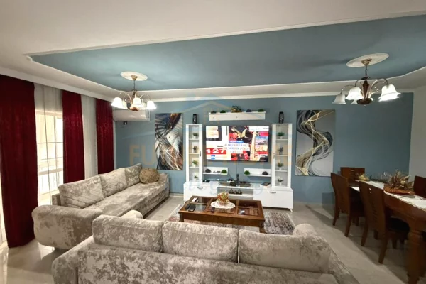 Shtepi ne shitje Apartament ne Tirane, 2+1, Mobilimi E mobiluar, Pagesa 260,000  Euro.