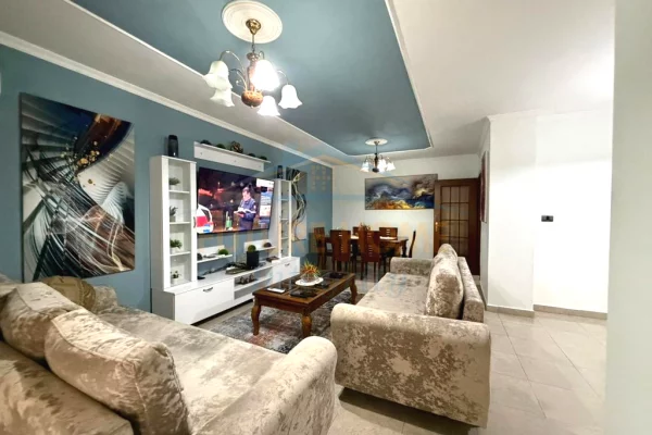 Shtepi ne shitje Apartament ne Tirane, 2+1, Mobilimi E mobiluar, Pagesa 260,000  Euro.