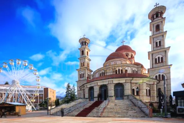 Ambiente Commerciale in Vendita 5+1 a Koriza - 17 Euro