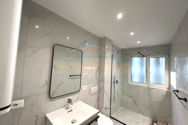 Ambient biznesi me qera 3+1 ne Tirane - 1,200 Euro