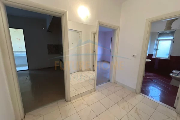 Shtepi ne shitje Apartament ne Tirane, 2+1, Mobilimi Bosh, pa mobiluar, Pagesa 168,000  Euro.