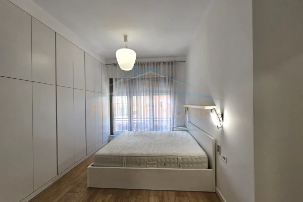 Shtepi me qera Apartament ne Tirane, 2+1, Mobilimi E mobiluar, Pagesa 1,200  Euro.