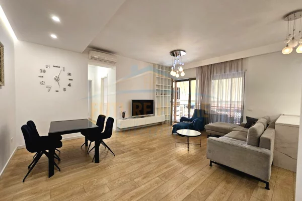 Shtepi me qera Apartament ne Tirane, 2+1, Mobilimi E mobiluar, Pagesa 1,200  Euro.
