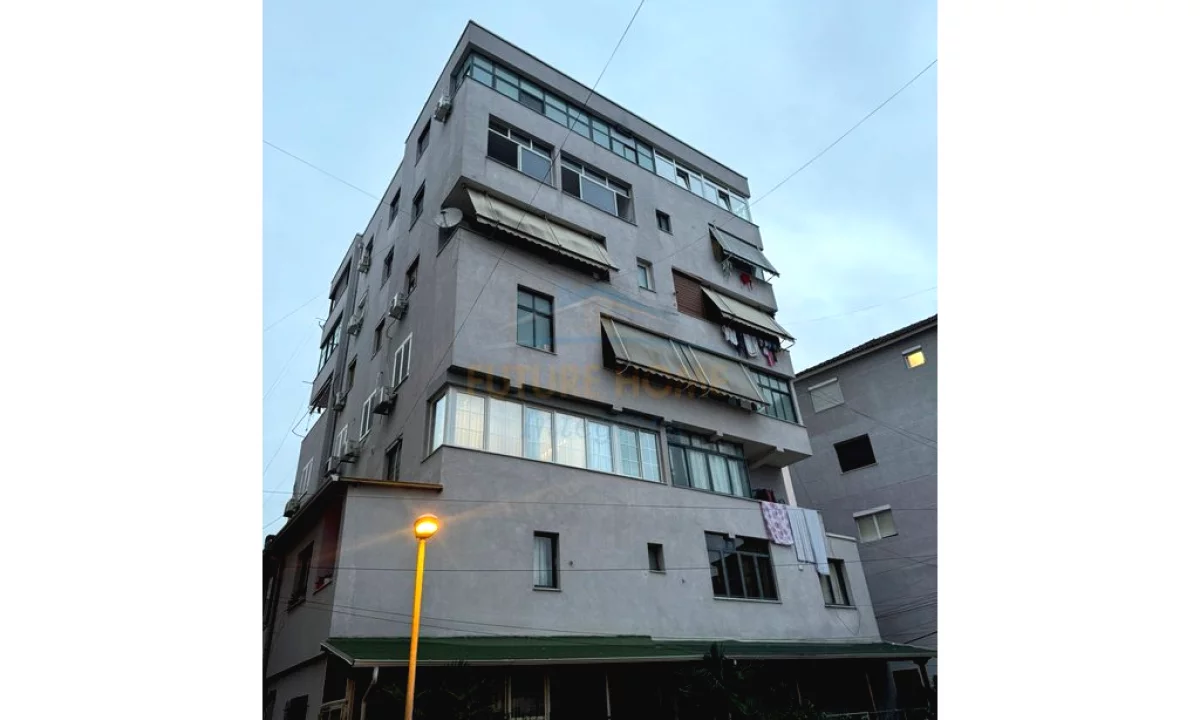 Shtepi ne shitje Apartament ne Tirane, 1+1, Mobilimi Pjeserisht e mobiluar, Pagesa 160,000  Euro.