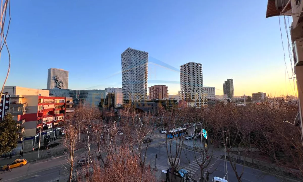 Shtepi me qera Apartament ne Tirane, 3+1, Mobilimi Bosh, pa mobiluar, Pagesa 1,200  Euro.