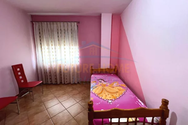 Shtepi me qera Apartament ne Tirane, 2+1, Mobilimi E mobiluar, Pagesa 700  Euro.