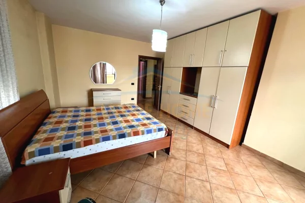 Shtepi me qera Apartament ne Tirane, 2+1, Mobilimi E mobiluar, Pagesa 700  Euro.