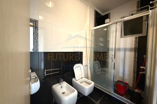 Shtepi ne shitje Apartament ne Tirane, 3+1, Mobilimi Bosh, pa mobiluar, Pagesa 225,000  Euro.