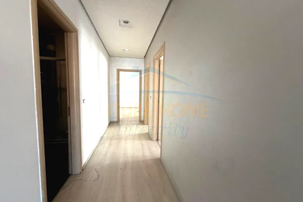 Shtepi me qera Apartament ne Tirane, 3+1, Mobilimi Bosh, pa mobiluar, Pagesa 728  Euro.