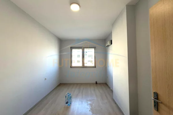 Shtepi me qera Apartament ne Tirane, 3+1, Mobilimi Bosh, pa mobiluar, Pagesa 728  Euro.