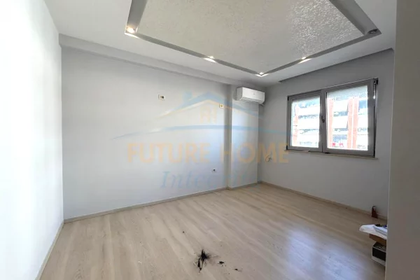 Shtepi me qera Apartament ne Tirane, 3+1, Mobilimi Bosh, pa mobiluar, Pagesa 728  Euro.