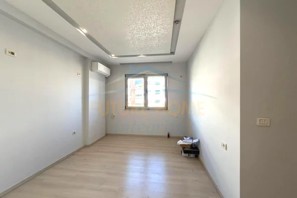 Shtepi me qera Apartament ne Tirane, 3+1, Mobilimi Bosh, pa mobiluar, Pagesa 728  Euro.