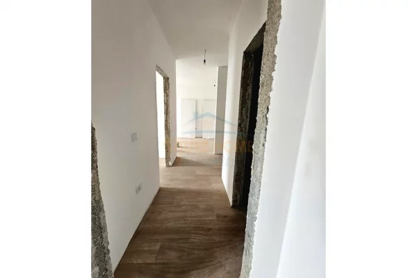 Appartamento in vendita a Tirana 2+1, Vuoto