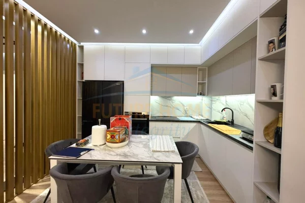 Shtepi ne shitje Apartament ne Tirane, 3+1, Mobilimi E mobiluar, Pagesa 325,000  Euro.