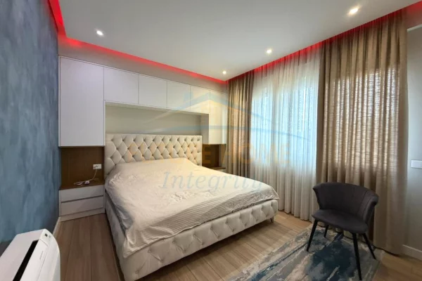 Shtepi ne shitje Apartament ne Tirane, 3+1, Mobilimi E mobiluar, Pagesa 325,000  Euro.