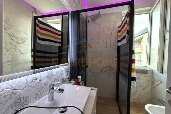 Shtepi ne shitje Apartament ne Tirane, 3+1, Mobilimi E mobiluar, Pagesa 325,000  Euro.