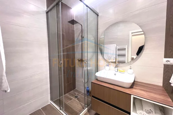 Shtepi me qera Apartament ne Tirane, 3+1, Mobilimi E mobiluar, Pagesa 2,000  Euro.