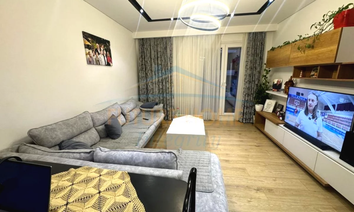 Shtepi ne shitje Apartament ne Tirane, 2+1, Mobilimi E mobiluar, Pagesa 265,000  Euro.