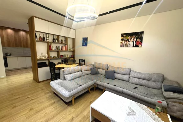 Shtepi ne shitje Apartament ne Tirane, 2+1, Mobilimi E mobiluar, Pagesa 265,000  Euro.