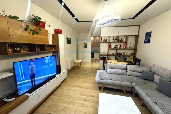 Shtepi ne shitje Apartament ne Tirane, 2+1, Mobilimi E mobiluar, Pagesa 265,000  Euro.