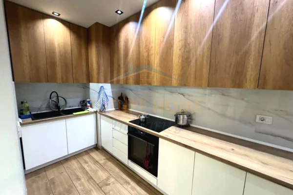 Shtepi ne shitje Apartament ne Tirane, 2+1, Mobilimi E mobiluar, Pagesa 265,000  Euro.