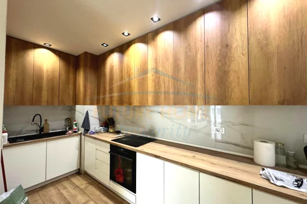 Shtepi ne shitje Apartament ne Tirane, 2+1, Mobilimi E mobiluar, Pagesa 260,000  Euro.