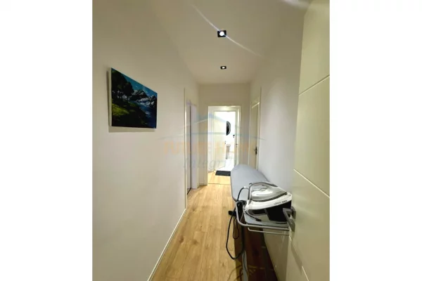 Shtepi ne shitje Apartament ne Tirane, 2+1, Mobilimi E mobiluar, Pagesa 265,000  Euro.