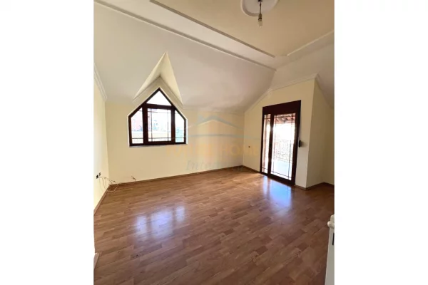 Shtepi me qera Apartament ne Tirane, 3+1, Mobilimi Bosh, pa mobiluar, Pagesa 1,000  Euro.