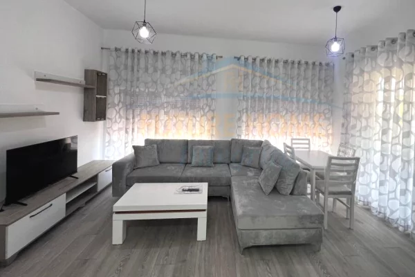 Jepet me qera Apartament 2+1, Kompleksi Mangalem 45.000 leke/muaj