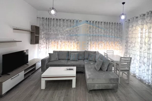 Shtepi me qera Apartament ne Tirane, 2+1, Mobilimi E mobiluar, Pagesa 45,000  Leke.