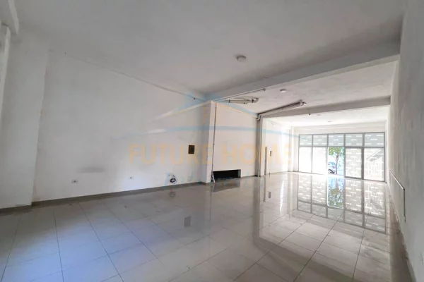 Qera, Ambient Biznesi, Komuna e Parisit, Tiranë.  pranë Kompleksit Niku.