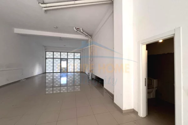 Ambiente Commerciale in Affitto 1+1 a Tirana - 2,500 Euro