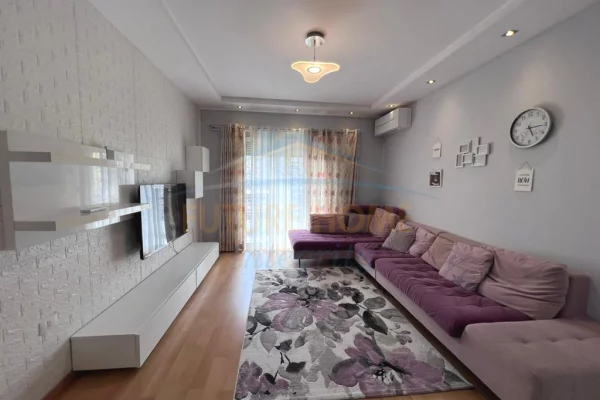 Shtepi me qera 1+1 ne Tirane - 50,000 Leke