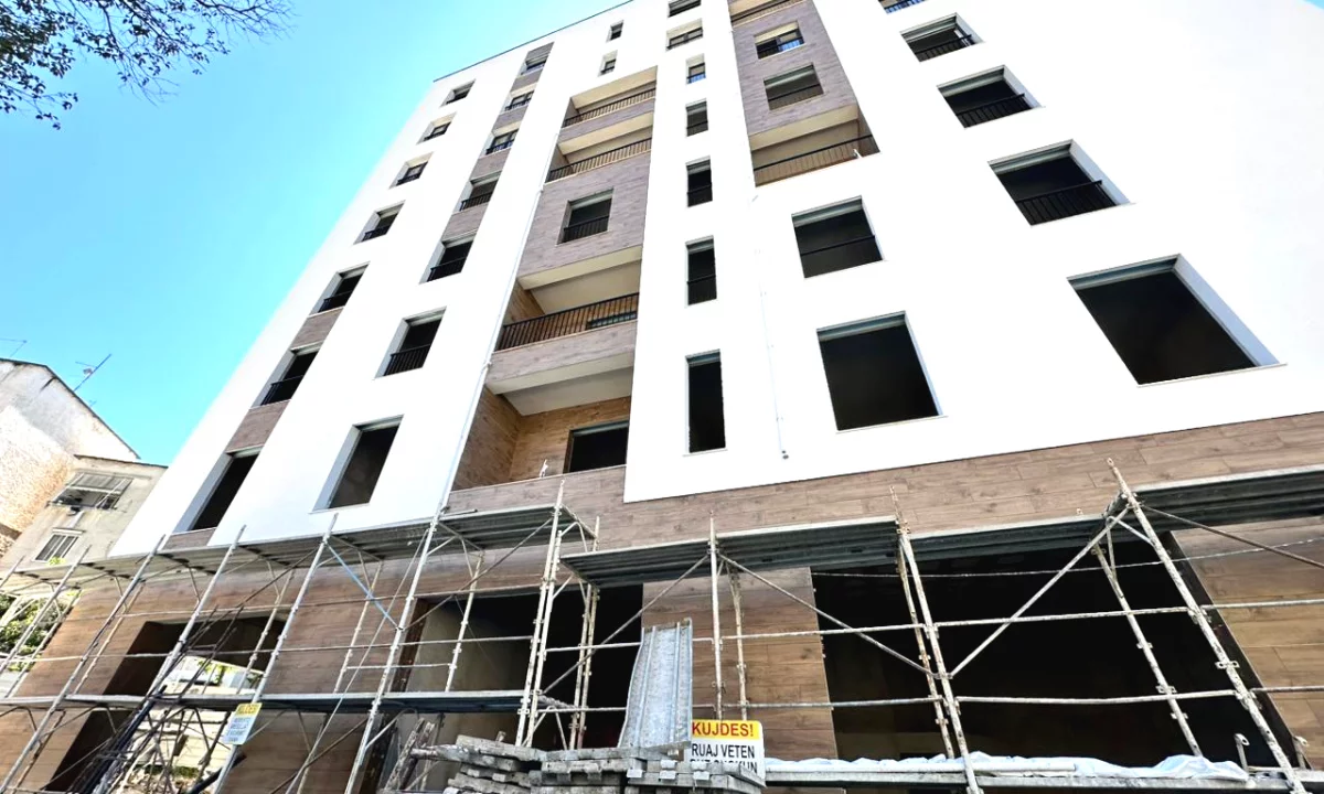 Shtepi ne shitje Apartament ne Tirane, 2+1, Mobilimi Bosh, pa mobiluar, Pagesa 239,700  Euro.