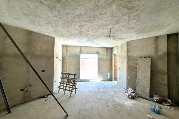 Shtepi ne shitje Apartament ne Tirane, 2+1, Mobilimi Bosh, pa mobiluar, Pagesa 239,700  Euro.