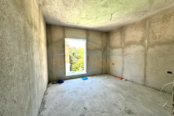 Shtepi ne shitje Apartament ne Tirane, 2+1, Mobilimi Bosh, pa mobiluar, Pagesa 239,700  Euro.