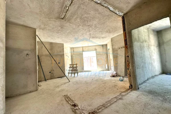 Shtepi ne shitje Apartament ne Tirane, 2+1, Mobilimi Bosh, pa mobiluar, Pagesa 239,700  Euro.