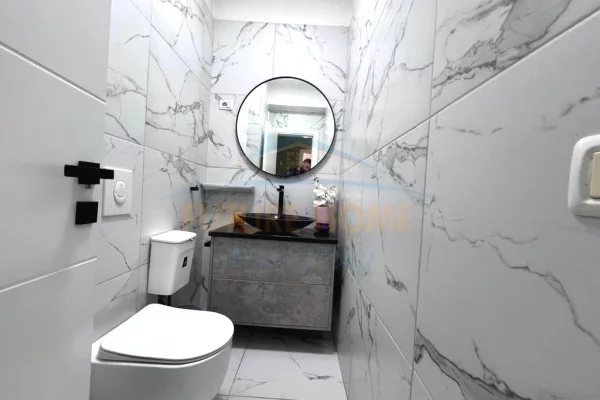 Shtepi me qera Apartament ne Tirane, 3+1, Mobilimi E mobiluar, Pagesa 1,000  Euro.