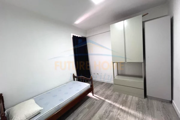 Shtepi me qera Apartament ne Tirane, 3+1, Mobilimi E mobiluar, Pagesa 1,000  Euro.
