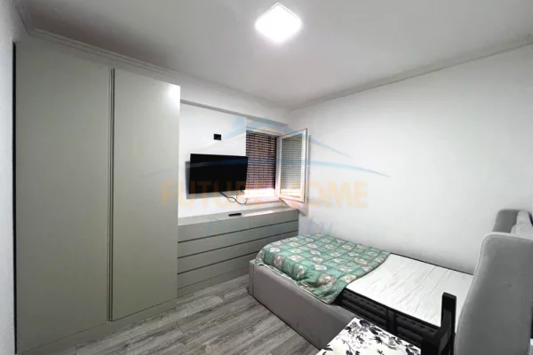 Shtepi me qera Apartament ne Tirane, 3+1, Mobilimi E mobiluar, Pagesa 1,000  Euro.