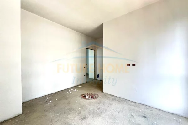 Shtepi ne shitje Apartament ne Tirane, 2+1, Mobilimi Bosh, pa mobiluar, Pagesa 158,000  Euro.