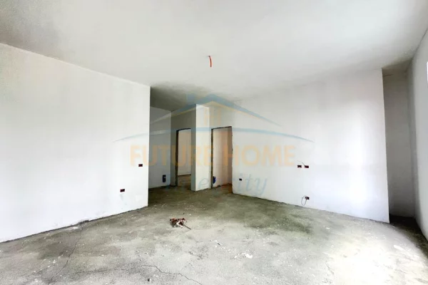 Shtepi ne shitje Apartament ne Tirane, 2+1, Mobilimi Bosh, pa mobiluar, Pagesa 158,000  Euro.
