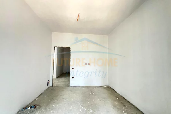 Shtepi ne shitje Apartament ne Tirane, 2+1, Mobilimi Bosh, pa mobiluar, Pagesa 158,000  Euro.