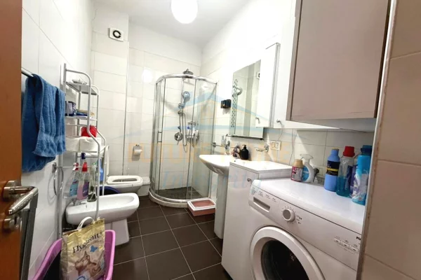 Shtepi ne shitje Apartament ne Tirane, 1+1, Mobilimi E mobiluar, Pagesa 119,000  Euro.