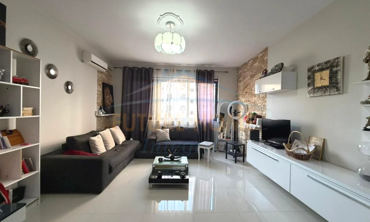 Shtepi ne shitje Apartament ne Tirane, 1+1, Mobilimi E mobiluar, Pagesa 119,000  Euro.