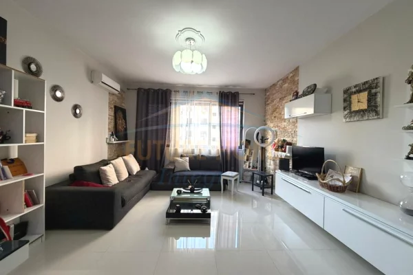 Shtepi ne shitje Apartament ne Tirane, 1+1, Mobilimi E mobiluar, Pagesa 119,000  Euro.