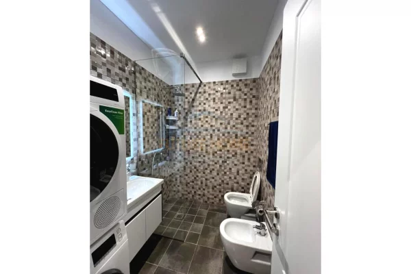 Shtepi ne shitje Apartament ne Tirane, 2+1, Mobilimi E mobiluar, Pagesa 260,000  Euro.