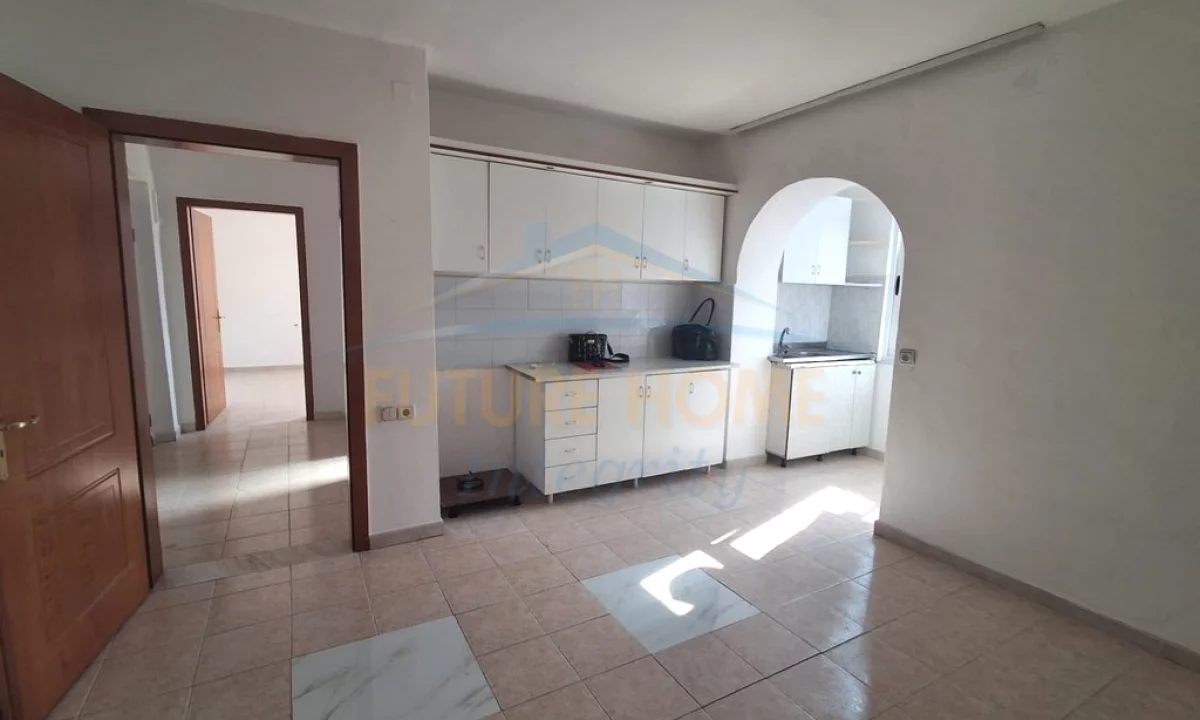Shtepi me qera Apartament ne Tirane, 1+1, Mobilimi Bosh, pa mobiluar, Pagesa 30,000  Leke.