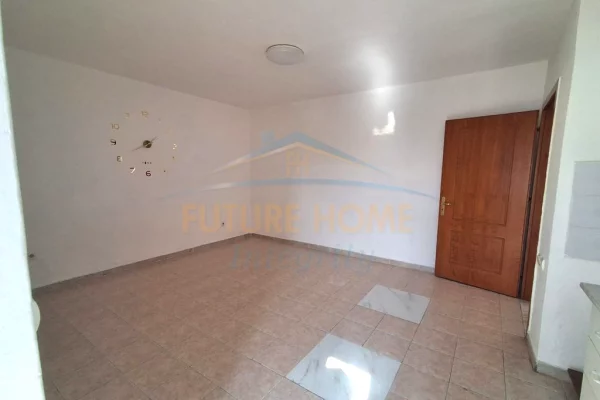 Shtepi me qera Apartament ne Tirane, 1+1, Mobilimi Bosh, pa mobiluar, Pagesa 30,000  Leke.