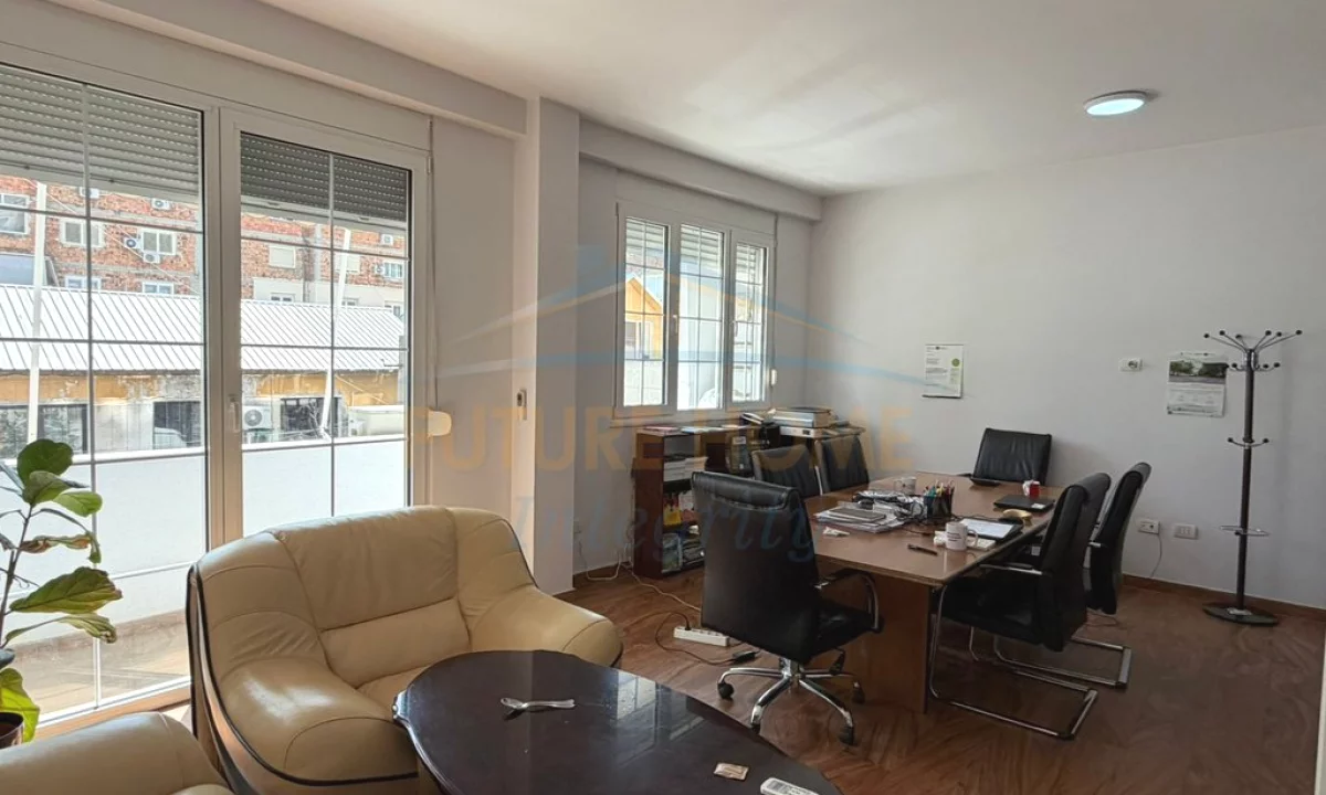 Shtepi me qera Apartament ne Tirane, 2+1, Mobilimi Pjeserisht e mobiluar, Pagesa 1,000  Euro.